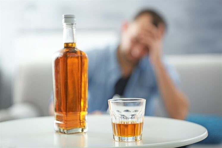 يؤثر استهلاك الكحول سلبًا على وظيفة الانتصاب لدى الرجل